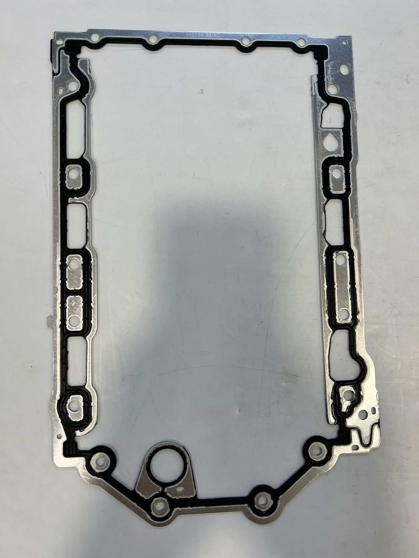 LR005994 Motor Karter Contası Üst Range Rover Discovery