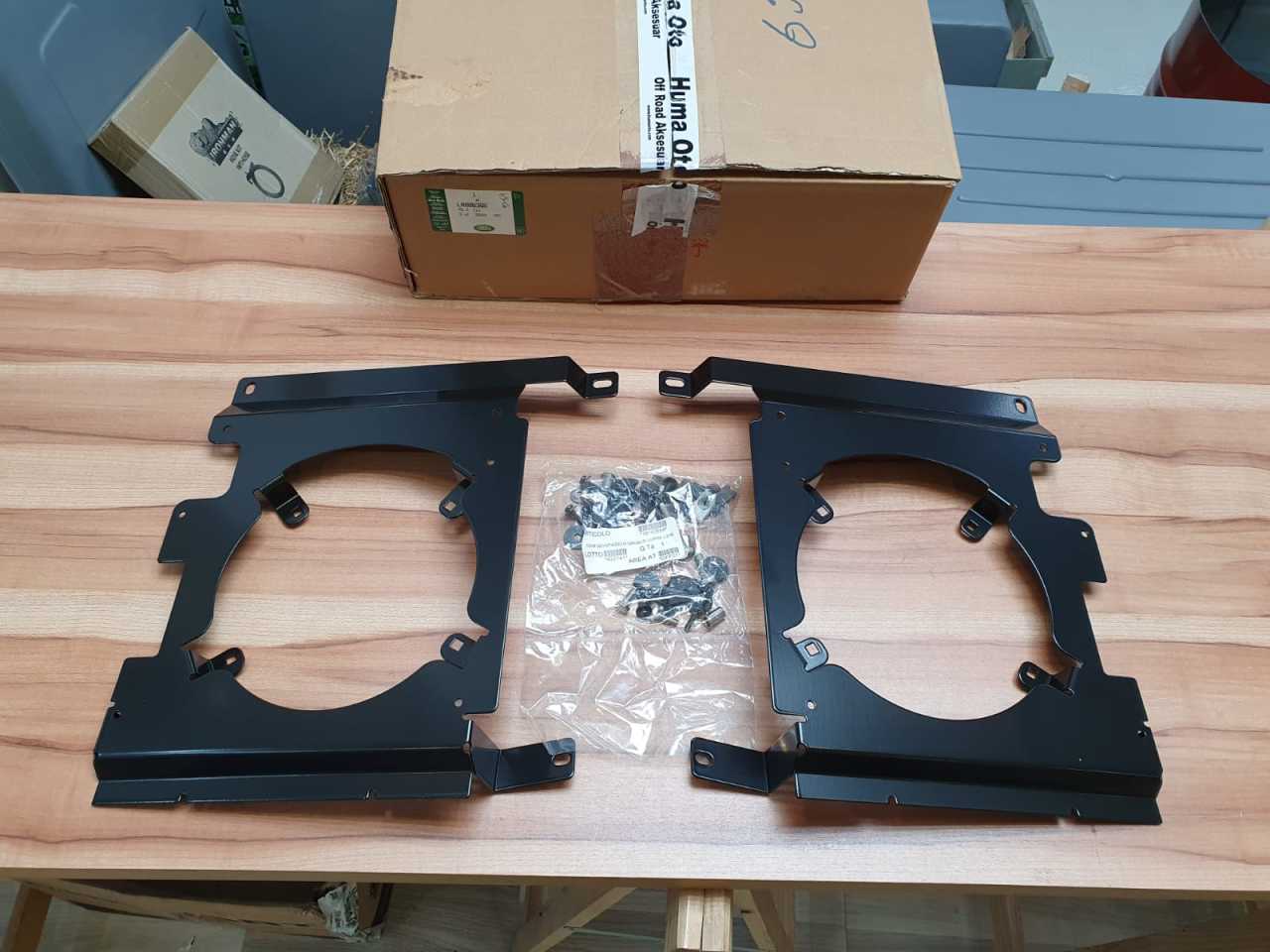 Defender SVX Far Çerçeve Montaj Kiti LR008366