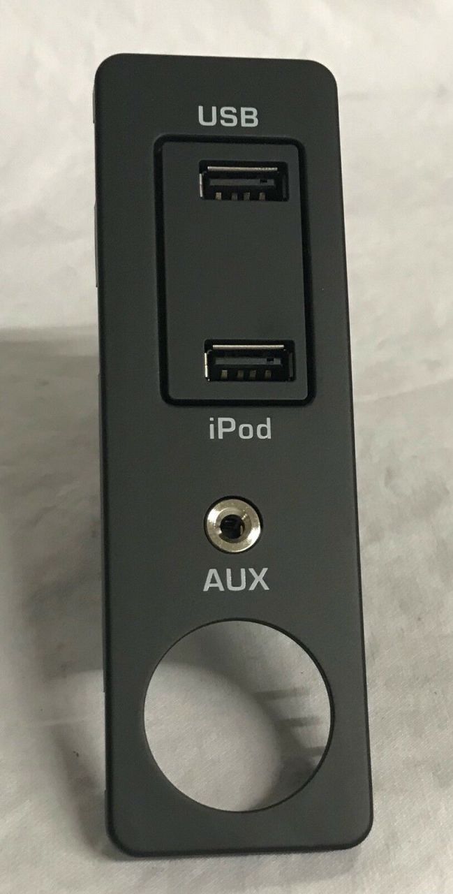 Range Rover Evoque Aux USB Soketi LR025882