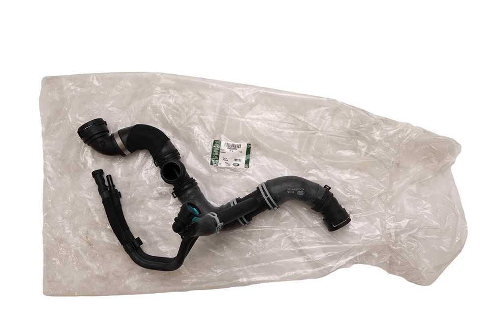 Range Rover Radyatör Üst hortum LR048904