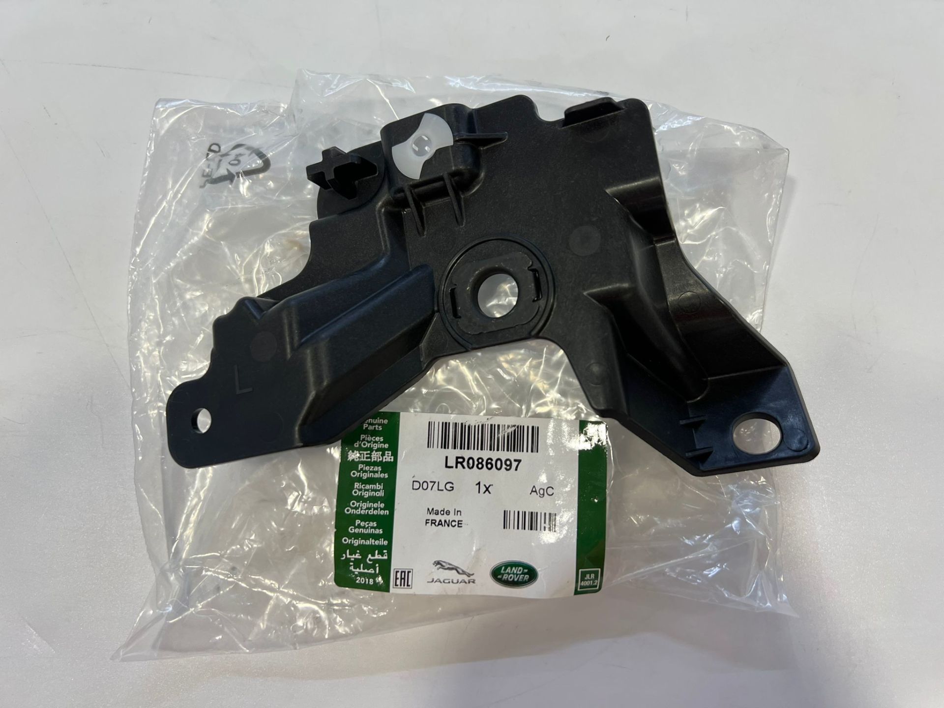 LR086097 Far Braketi Sol Discovery 5