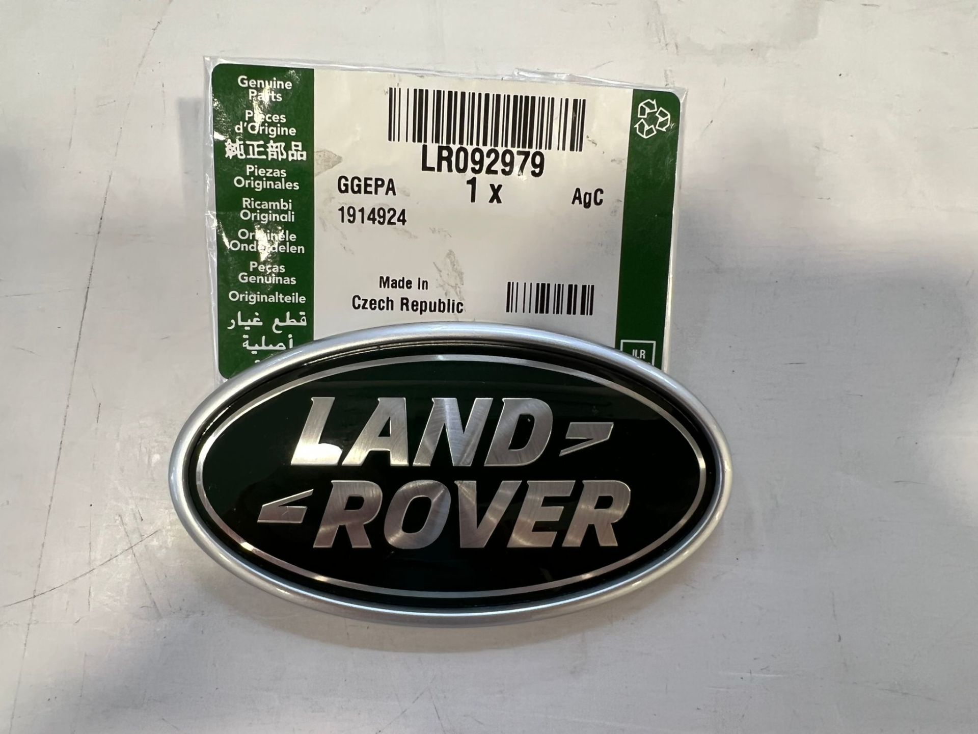 LR092979 Arka Logo Velar Range Rover