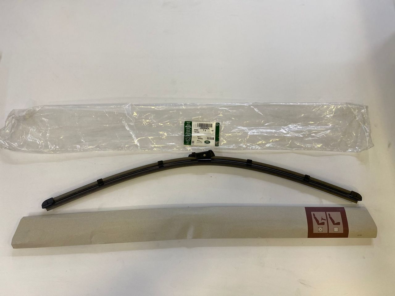 LR093424 Silgi Lastiği Sol Range Rover Velar