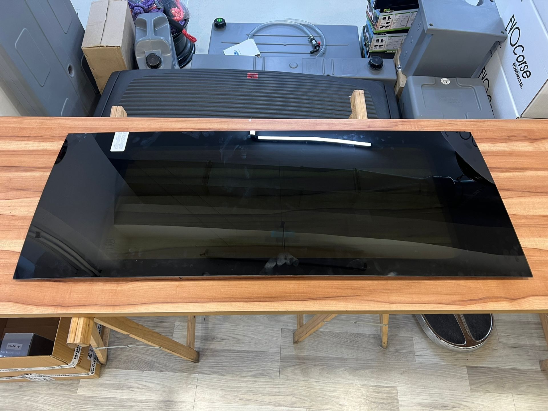 LR132088 Arka Yan Cam Sağ Yeni Defender 90